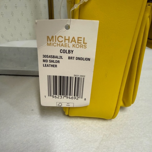 Michael Kors MICHAEL MICHAEL KORS
Colby Medium Leather Shoulder Bag - Picture 7 of 16